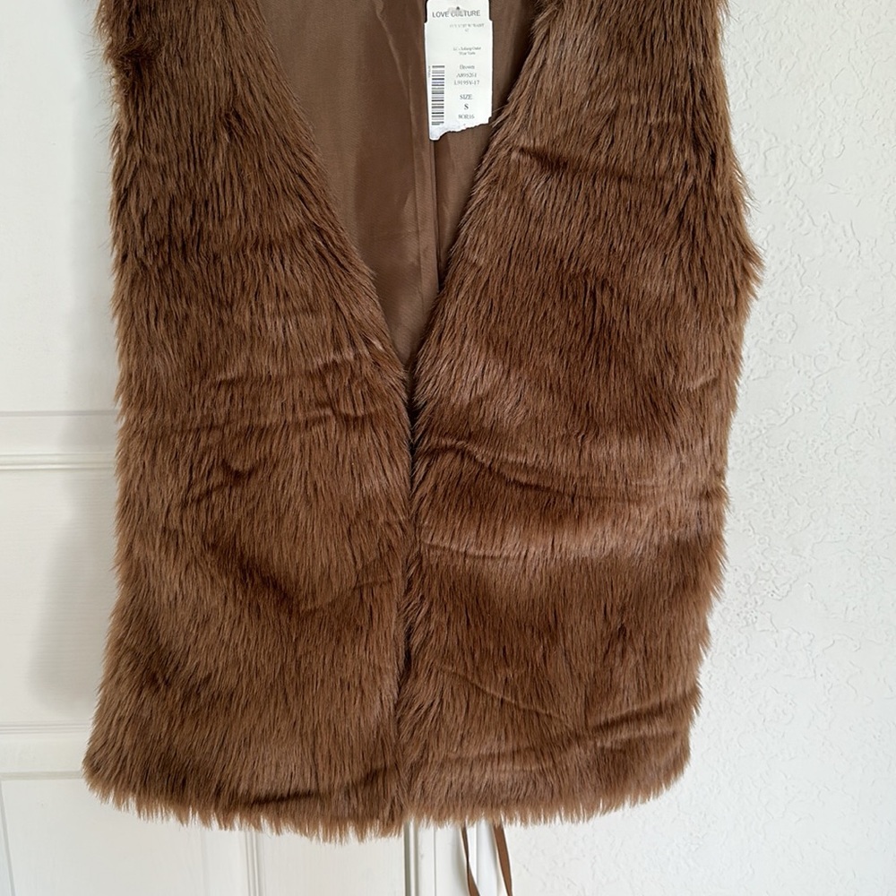 Faux Fur Vest - Picture 9 of 10